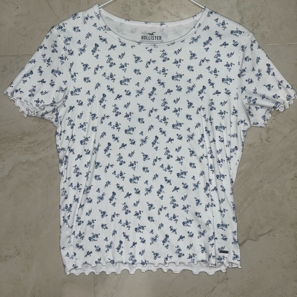 Hollister Tops - Blue Floral Hollister Baby Tee